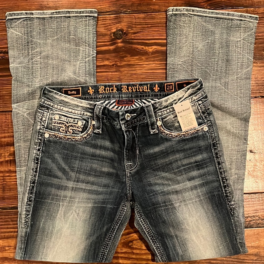NWT 29 Rock Revival Betty Bootcut light wash denim